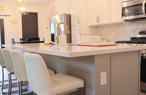 OST - South Union House | New Gated Home Near the Texas Medical Center: Workspace + Yard +Fast Wifi