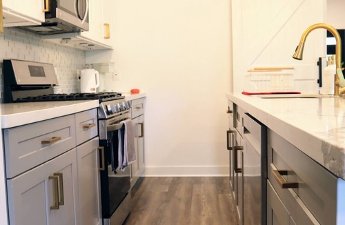 OST - South Union House | New Gated Home Near the Texas Medical Center: Workspace + Yard +Fast Wifi