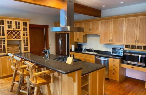 Coram House | New! Glorious Montana Haven, Views, and Hot Tub!