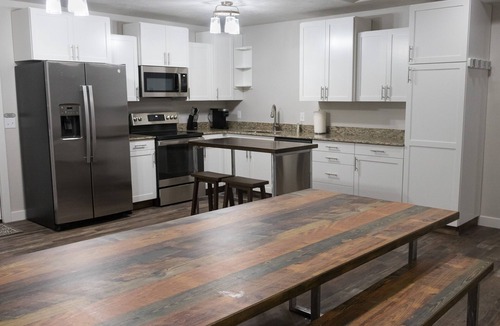 Manila House | New home sleeps 10, open floor plan & amazing view