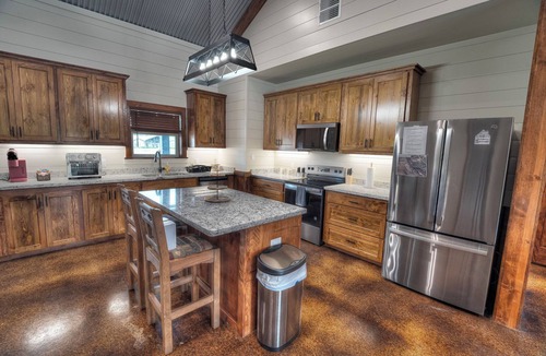 Rio Frio House | NEW HOME WITH POOL AND SLEEPS UP TO 28