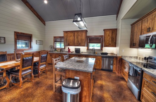 Rio Frio House | NEW HOME WITH POOL AND SLEEPS UP TO 28