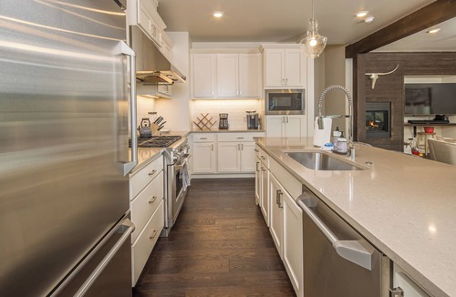 Big Sky House | New! Hot Tub, Soaking Tub, Great Location!