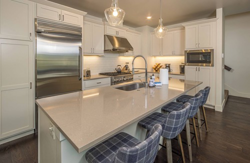 Big Sky House | New! Hot Tub, Soaking Tub, Great Location!