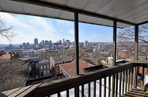 Mount Auburn House | NEW House of Liberty: 3BR 2BA w/PRVT Hot Tub, Modern Patio, Amazing City Views