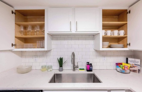 South Lamar Apartment | NEW King Suite on SoLa, Fully Stocked, Pool + Gym