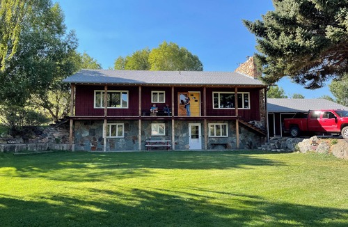 Wolf Creek House | NEW LISTING! 4 BR 2 BATH- PRIVATE Retreat Sleeps 12! Large Boat parking!