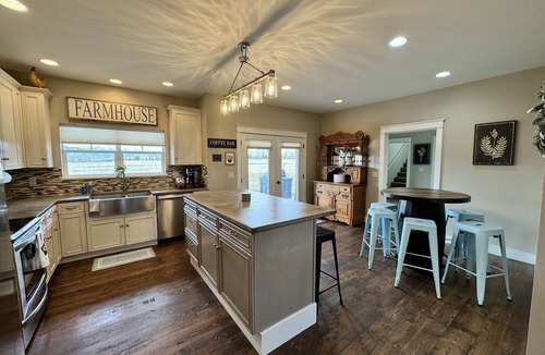 Manhattan House | New Listing! Spacious Manhattan home great for groups! Near Belgrade & Bozeman.