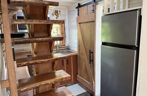 Malaga Cabin | -New Listing- The Royal Roost Treehouse at Owl Hollow is a unique treehouse.