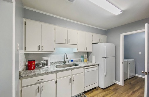 Martinez House | NEW! Luxe Cottage w/Fireplace < 10 Mi to Augusta