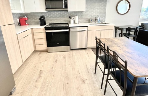 Optimist Park Apartment | New Luxurious stylish apartment in Uptown Charlotte!