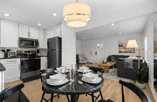 Eastpointe Apartment | New! Luxury 2BR Suite | 20 min to Downtown Detroit