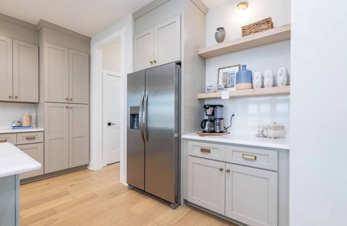 Wise House | New Luxury Home on Main-Lake Perfect for Family Getaways