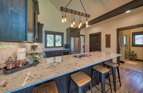 Wapiti House | New Luxury Mountain Modern Cabin Near Yellowstone