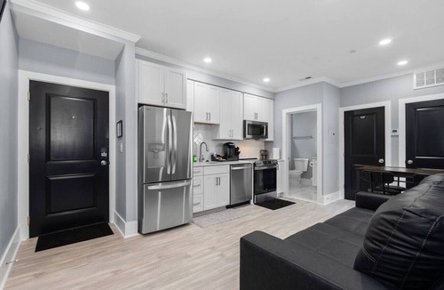 Kingman Park Apartment | New Luxury Unit 2 bed+ Laundry+ Parking