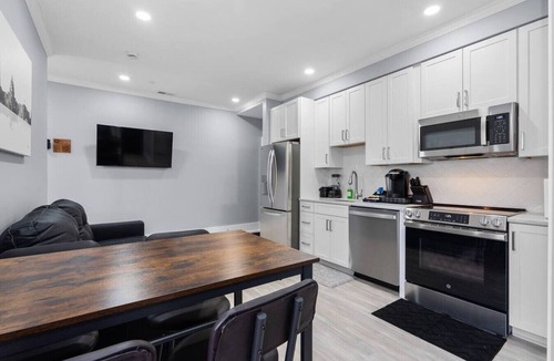 Kingman Park Apartment | New Luxury Unit 2 bed+ Laundry+ Parking