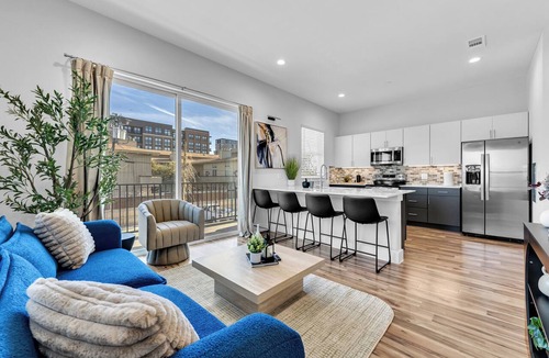 Oak Lawn Apartment | NEW Modern 1BR in Oak Lawn Dallas With Free Parking + Complimentary EV Charger