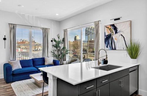 Oak Lawn Apartment | NEW Modern 1BR in Oak Lawn Dallas With Free Parking + Complimentary EV Charger