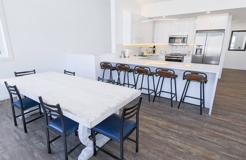 Okanagan-Similkameen House | New Modern Executive Home across from Skaha Lake.