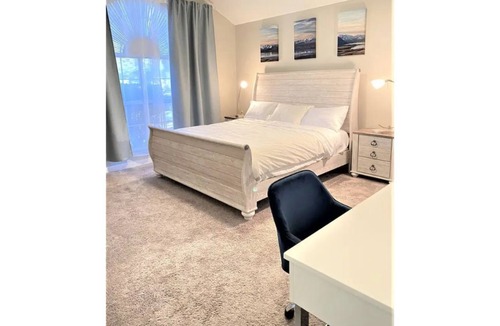 Frisco House | NEW | Modern House w/ Pool and Hot Tub| King Bed |