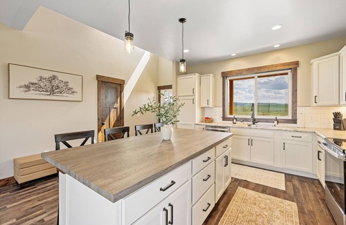 Bozeman Cabin | New! Modern Retreat, Fireplace, Mountain Views, Hike, Fish, Bozeman, Yellowstone