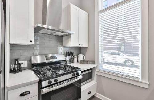 Over-the-Rhine Apartment | *NEW mOdernLUX best OTR condo *Park ONsite*