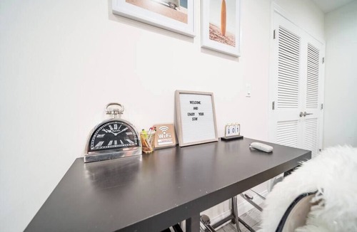East Hollywood Apartment | New Palm Tree Paradise 3 Bed Apt by Sofi and LAX