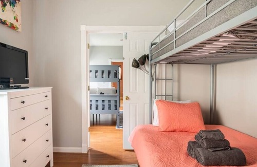 Ponderosa - Wingate House | NEW! Peaceful Group Getaway Min. to Uptown/Airport