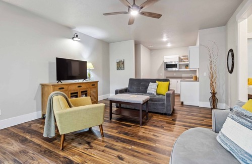 Eagle House | NEW! Peaceful Parkside Escape | High-End Kitchen | Screened Patio | BBQ | Walk to Downtown Eagle!