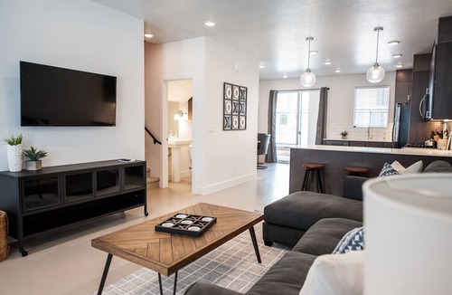 St. George House | New poolside Luxury townhouse in The Lofts