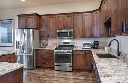 Creston House | New! Private Hot Tub, Stunning Views, Family-Friendly Home