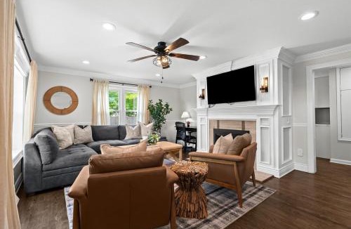 Drayton Plains House | New! Private Lakefront Retreat 3BR 2BA Game Room