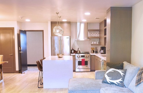 Jackson Condo | New Quarter of the Square