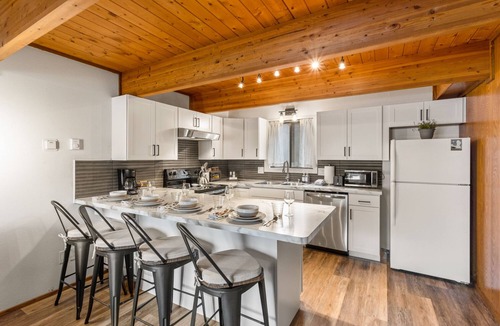 West Yellowstone House | New Remodeled Townhome Blocks From Yellowstone Otters Den