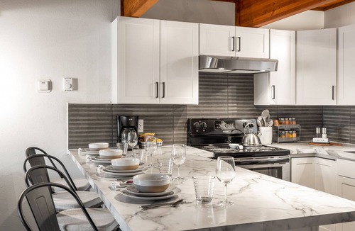 West Yellowstone House | New Remodeled Townhome Blocks From Yellowstone Otters Den