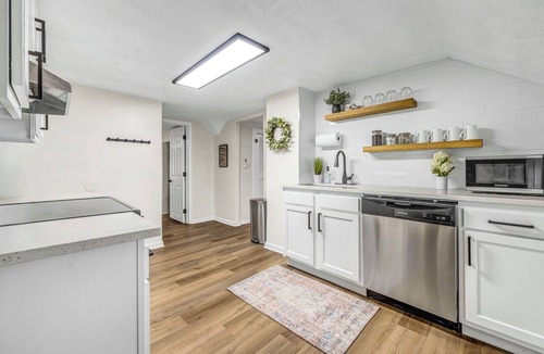Berea House | New! Renovated 1BR w/King: Modern Comfort