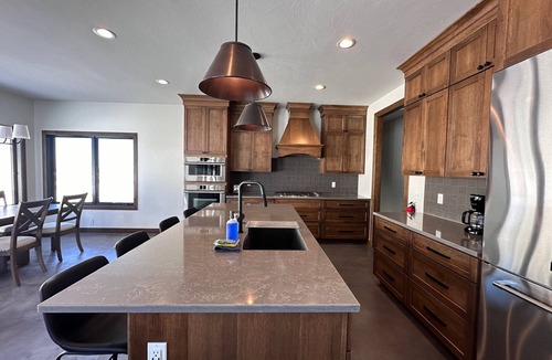 Red Lodge House | New! Rustic Modern Gateway to the Palisades