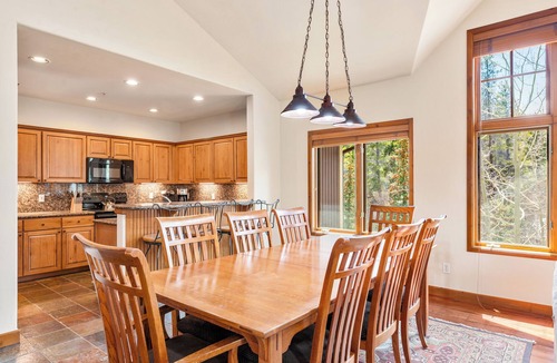 Four O'Clock Condo | New! Ski In/Out Penthouse Condo W/Hot Tubs