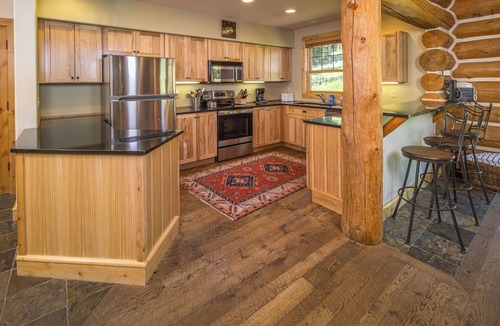 Powder Ridge House | New ski-in/ski-out Peaklight Chalet!