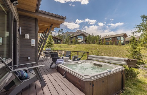 Big Sky House | NEW! Ski in/ski out w/private hot tub in Moonlight Basin - Tanager House