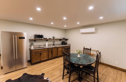 Uvalde Hotel | New Spacious 5 separate hotel suites in charming Uvalde with WiFi, AC.