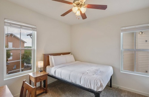 San Marcos House | NEW Spacious 6BD Apt - Family Friendly Retreat