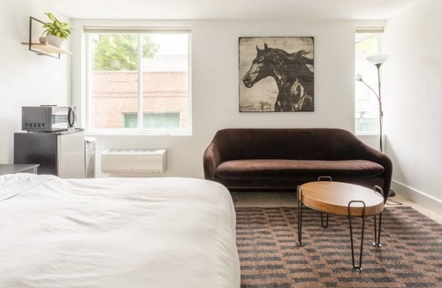 Wallingford House | New stylish private master suite in Wallingford