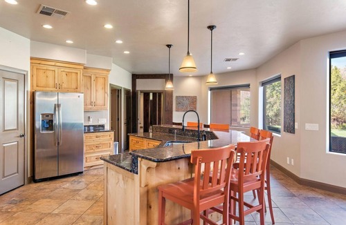 Zion National Park South Entrance Villa | New Swimming pool! Private Family Home - Closest Villa to Zion National park!