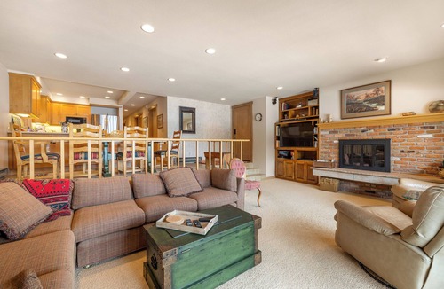 McCall House | New* Tamarack Bay Classic - Lakefront condo - dock - pool - beach