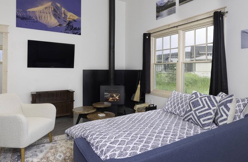 Big Sky House | **New to Market** Big Sky Town Center 1 Bedroom Townhome