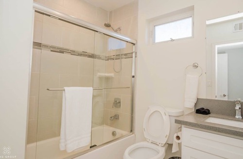 East Hollywood Apartment | New Unique 2 Bed Townhome 10 min from Universal