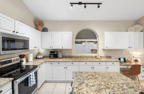 Superstition Springs House | NEW w/Heated Pool! Amenities & Fun for All!n