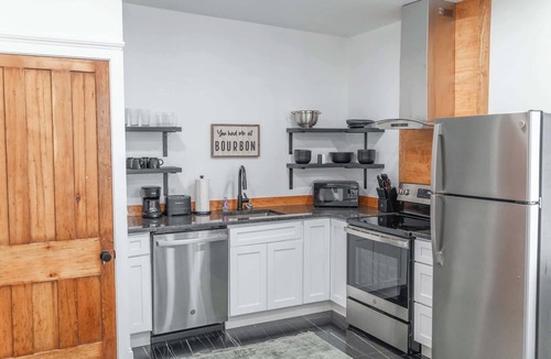 Butchertown House | New! Walkable on Restaurant row! 3bd1.5ba -Hot Tub