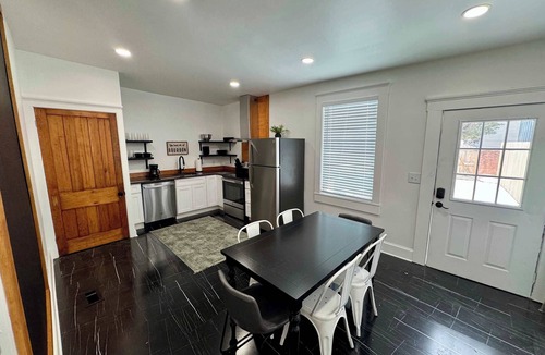 Butchertown House | New! Walkable on Restaurant row! 3bd1.5ba -Hot Tub